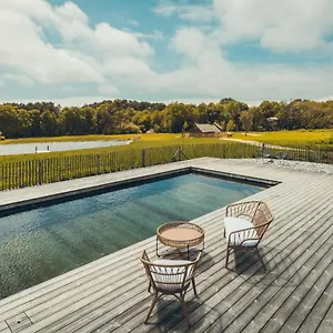 https://les-cabanes-perchees-de-dihan.inbrittany.com